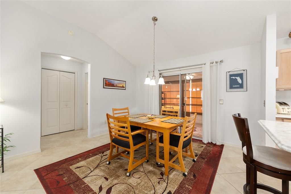 For Sale: $319,900 (2 beds, 2 baths, 1248 Square Feet)