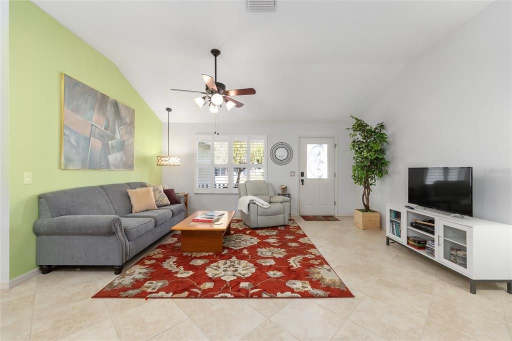 For Sale: $319,900 (2 beds, 2 baths, 1248 Square Feet)