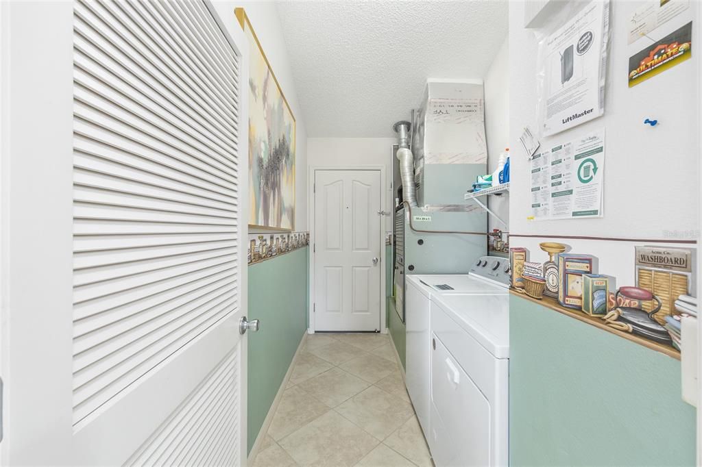 For Sale: $319,900 (2 beds, 2 baths, 1248 Square Feet)