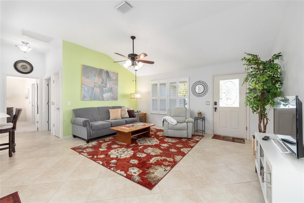 For Sale: $319,900 (2 beds, 2 baths, 1248 Square Feet)