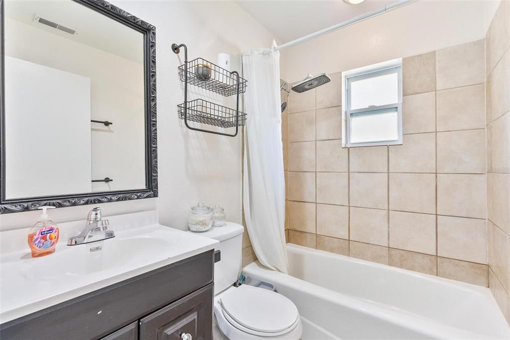 En Venta: $298,999 (3 camas, 2 baños, 1224 Pies cuadrados)