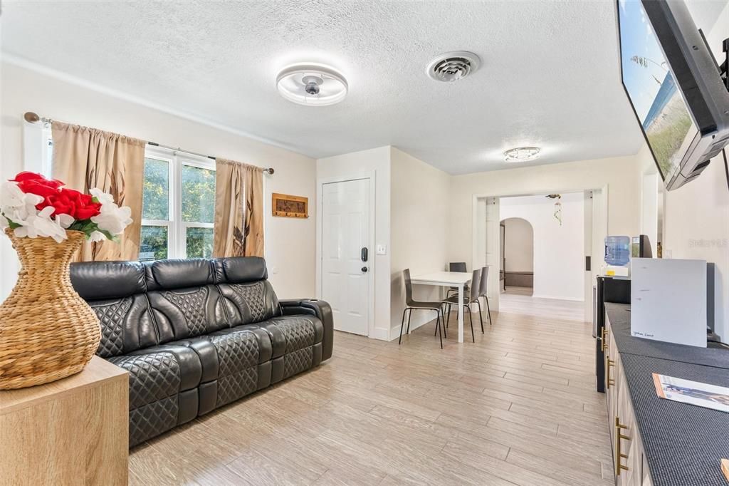 En Venta: $298,999 (3 camas, 2 baños, 1224 Pies cuadrados)