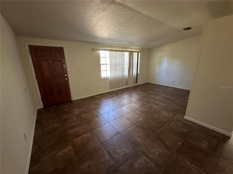 出租: $1,700 (3 贝兹, 1 浴室, 1095 平方英尺)