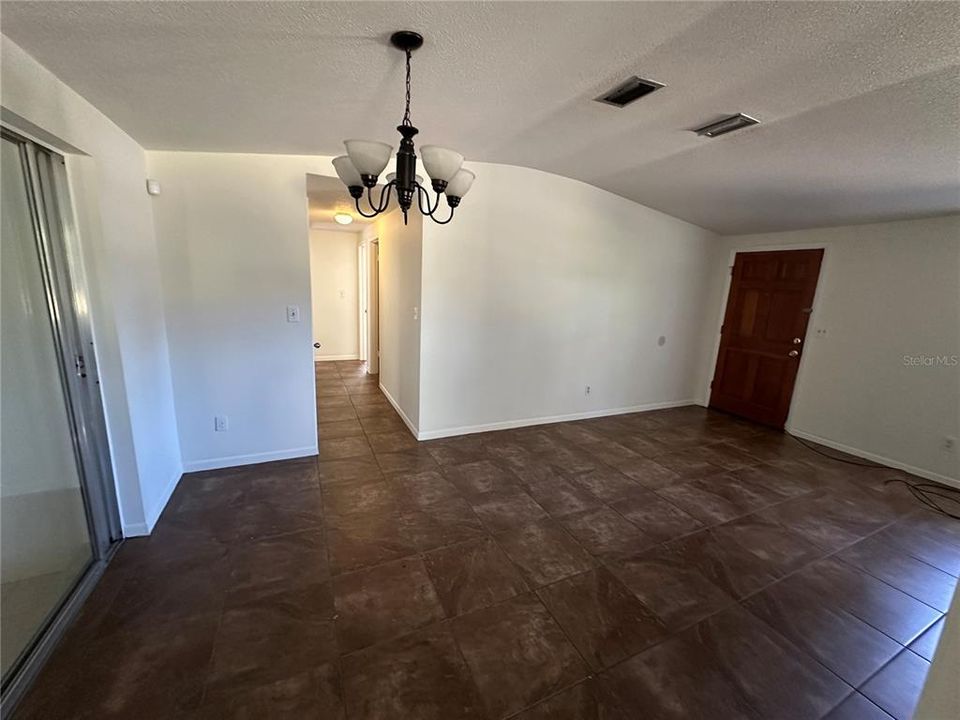 出租: $1,700 (3 贝兹, 1 浴室, 1095 平方英尺)