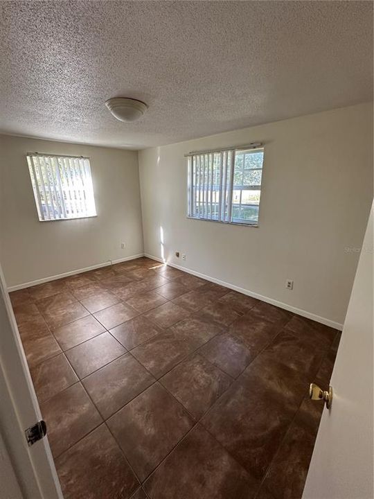 出租: $1,700 (3 贝兹, 1 浴室, 1095 平方英尺)