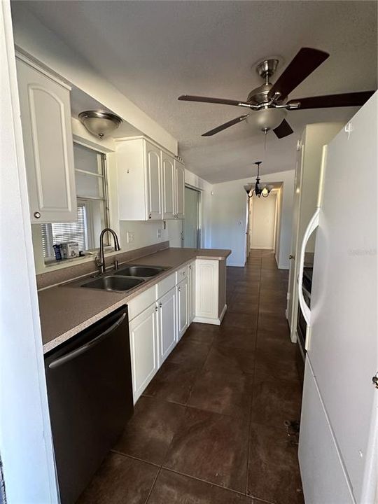 出租: $1,700 (3 贝兹, 1 浴室, 1095 平方英尺)