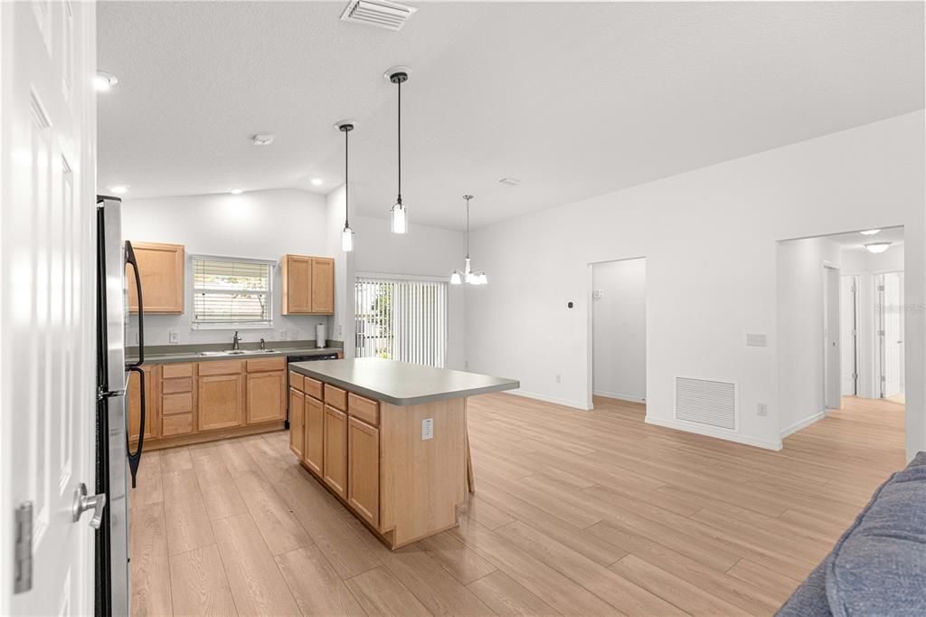 待售: $335,000 (3 贝兹, 2 浴室, 1611 平方英尺)