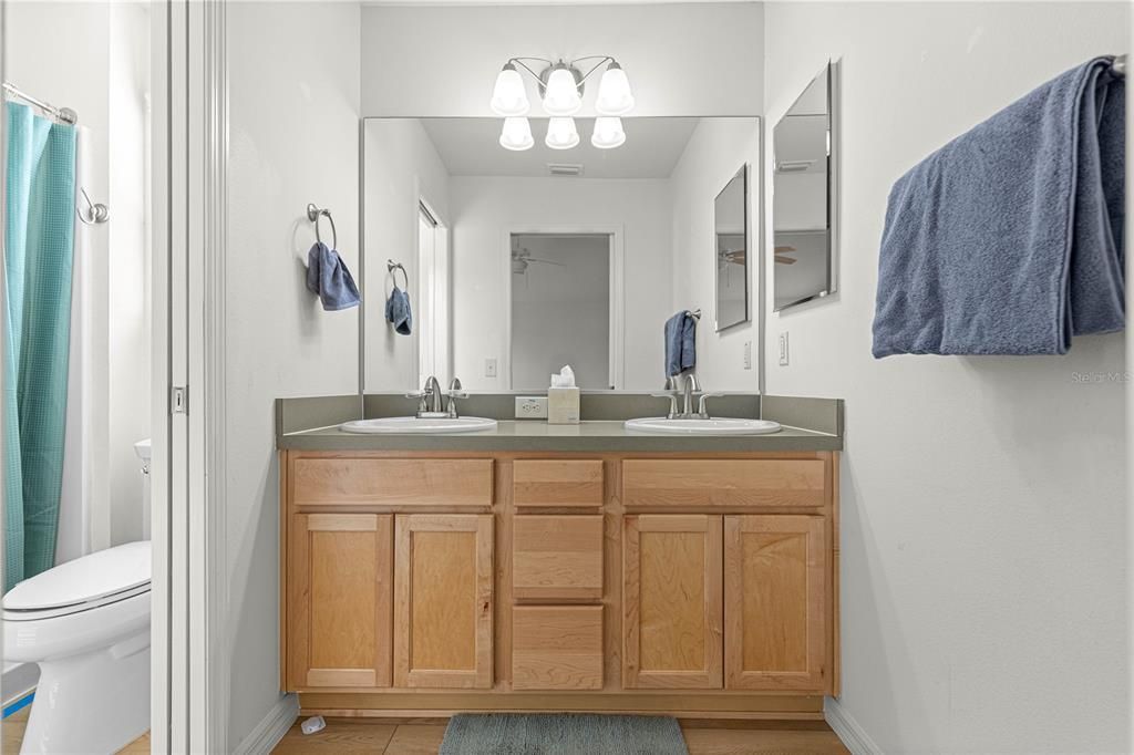 待售: $335,000 (3 贝兹, 2 浴室, 1611 平方英尺)