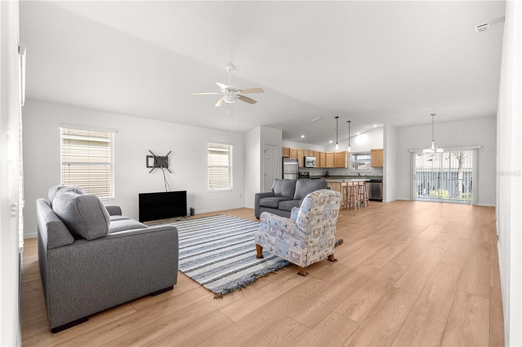 待售: $335,000 (3 贝兹, 2 浴室, 1611 平方英尺)