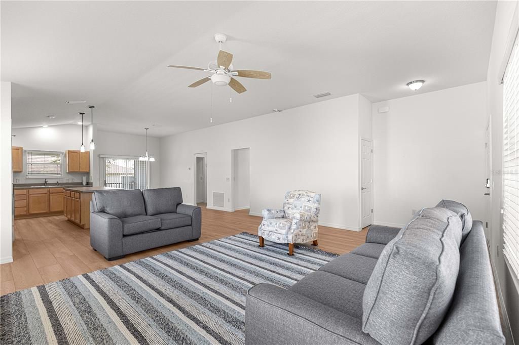 待售: $335,000 (3 贝兹, 2 浴室, 1611 平方英尺)