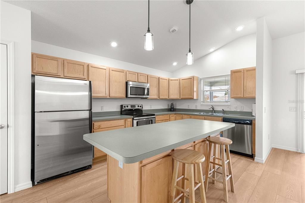 待售: $335,000 (3 贝兹, 2 浴室, 1611 平方英尺)