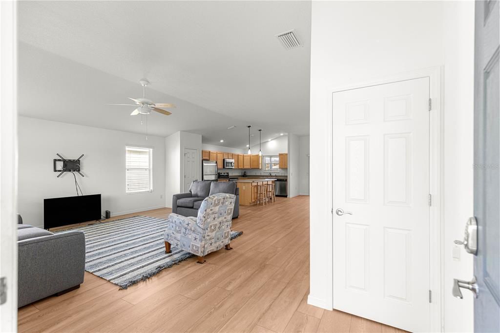 待售: $335,000 (3 贝兹, 2 浴室, 1611 平方英尺)