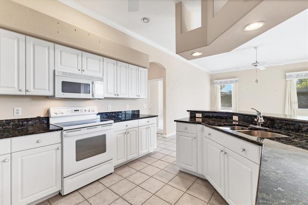 待售: $400,000 (3 贝兹, 2 浴室, 2360 平方英尺)