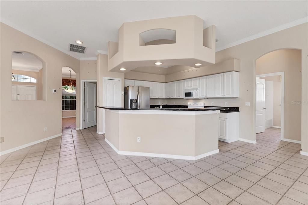 待售: $400,000 (3 贝兹, 2 浴室, 2360 平方英尺)