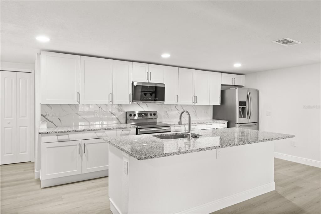 For Sale: $309,900 (3 beds, 3 baths, 2239 Square Feet)