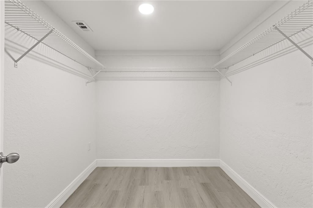 For Sale: $309,900 (3 beds, 3 baths, 2239 Square Feet)