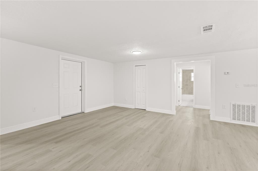 For Sale: $309,900 (3 beds, 3 baths, 2239 Square Feet)