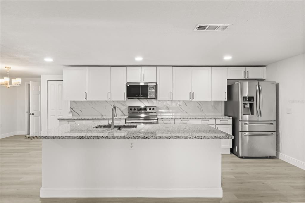 For Sale: $309,900 (3 beds, 3 baths, 2239 Square Feet)