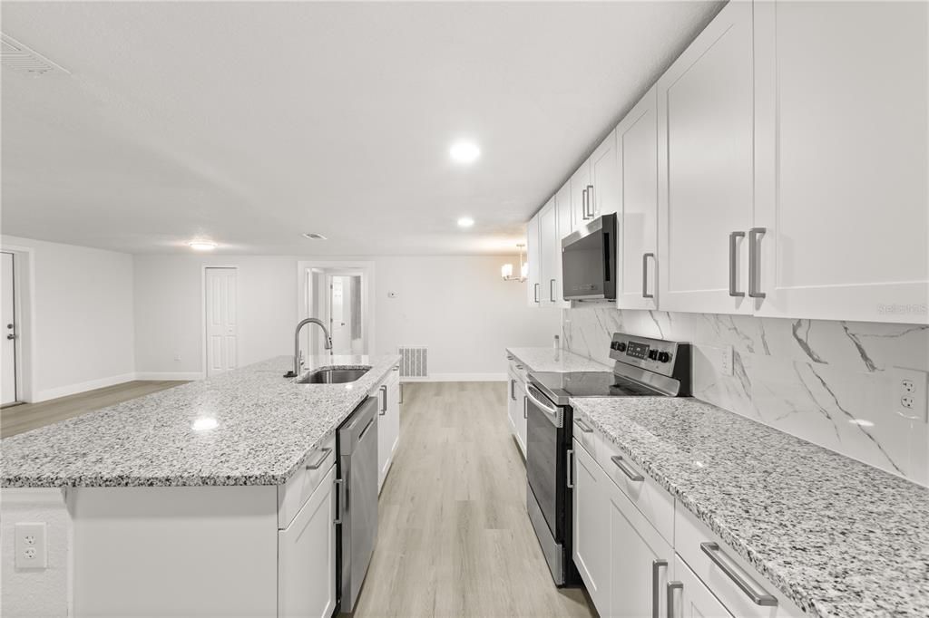 For Sale: $309,900 (3 beds, 3 baths, 2239 Square Feet)