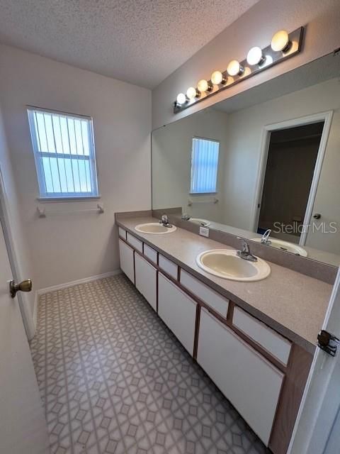 Active With Contract: $350,000 (4 beds, 2 baths, 1900 Square Feet)