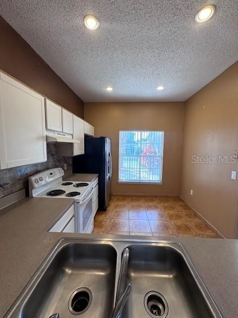 Active With Contract: $350,000 (4 beds, 2 baths, 1900 Square Feet)