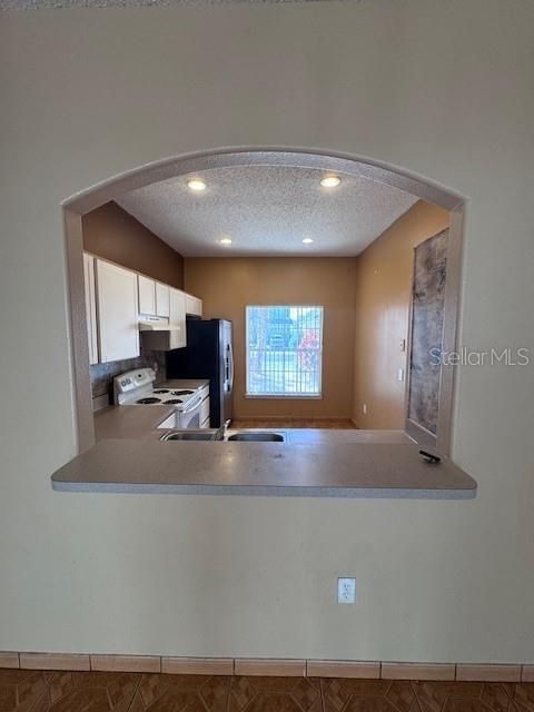 Active With Contract: $350,000 (4 beds, 2 baths, 1900 Square Feet)