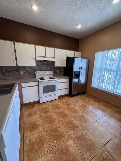 Active With Contract: $350,000 (4 beds, 2 baths, 1900 Square Feet)