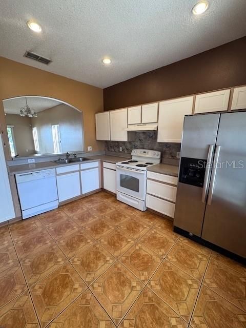 Active With Contract: $350,000 (4 beds, 2 baths, 1900 Square Feet)