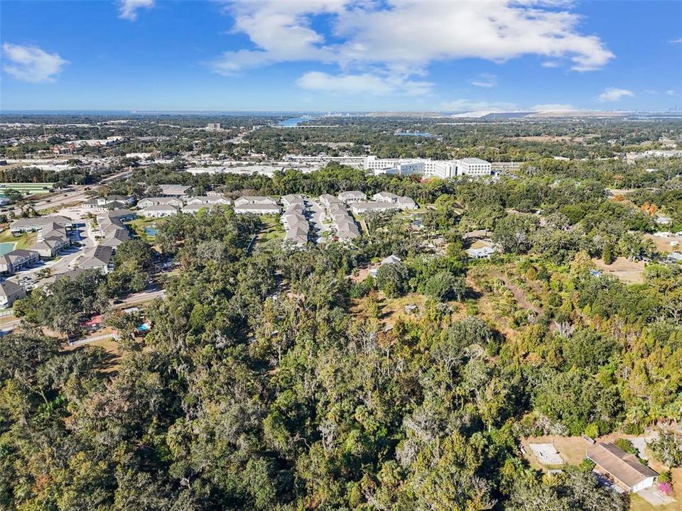 На продажу: $1,500,000 (7.35 acres)