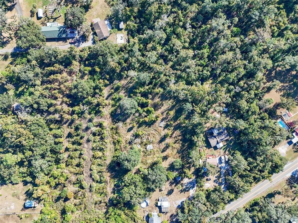 На продажу: $1,500,000 (7.35 acres)