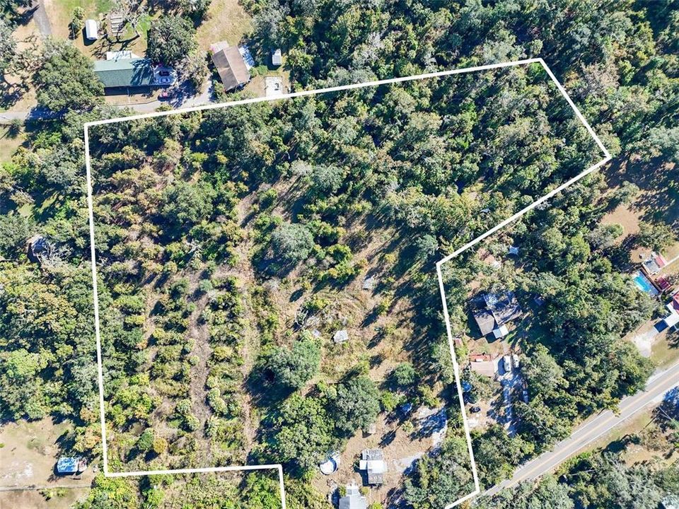 На продажу: $1,500,000 (7.35 acres)