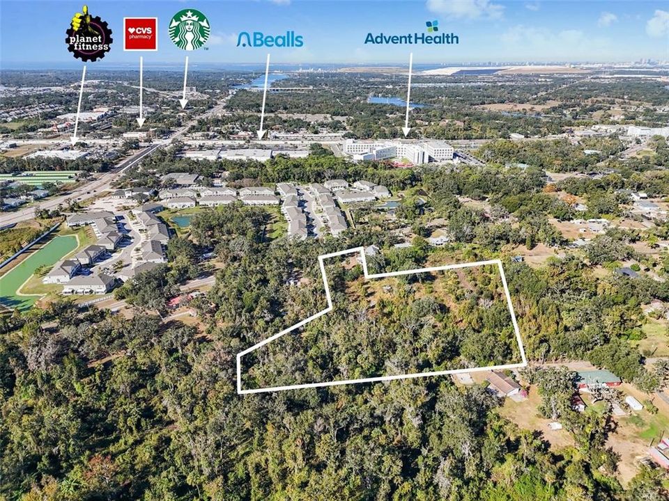 На продажу: $1,500,000 (7.35 acres)