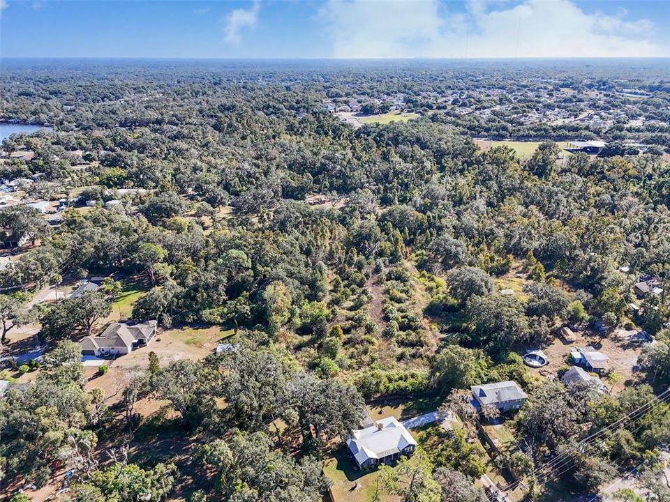 На продажу: $1,500,000 (7.35 acres)