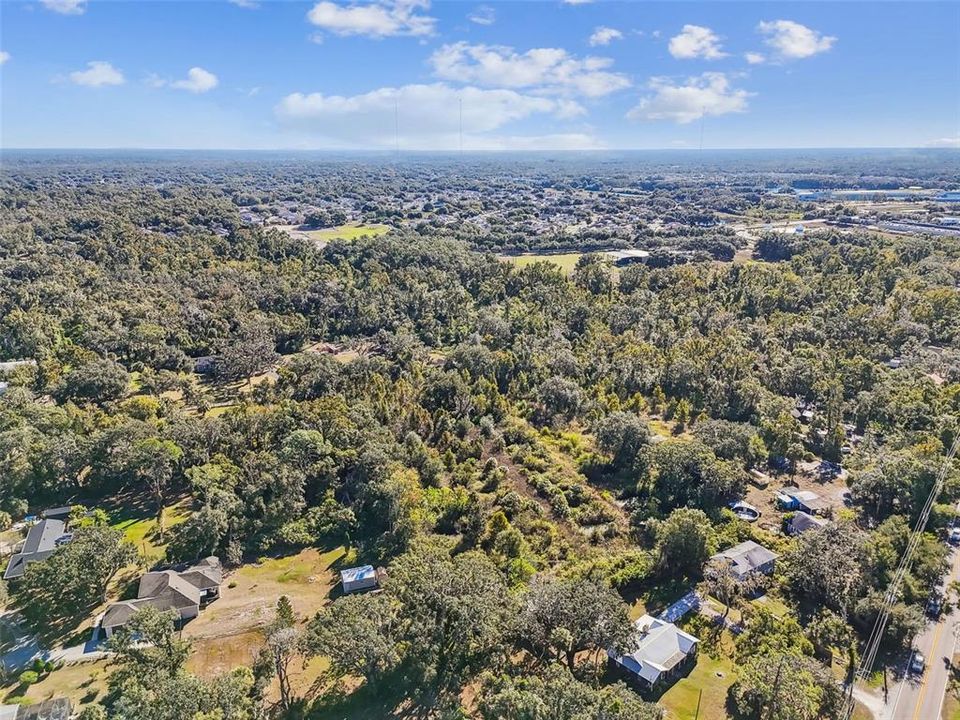 На продажу: $1,500,000 (7.35 acres)