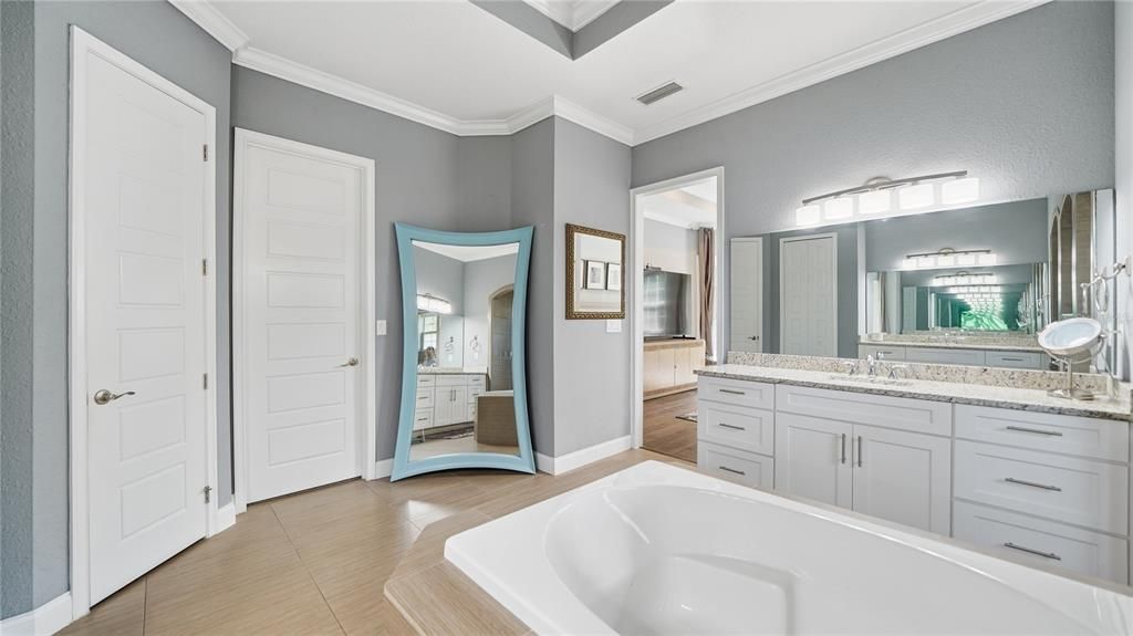 For Sale: $1,400,000 (4 beds, 3 baths, 3498 Square Feet)