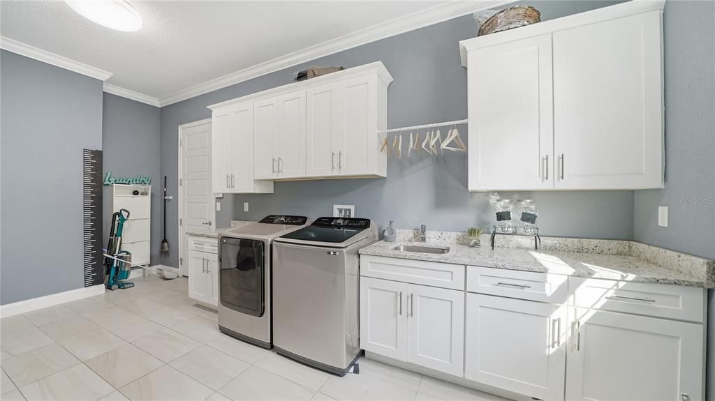 For Sale: $1,400,000 (4 beds, 3 baths, 3498 Square Feet)