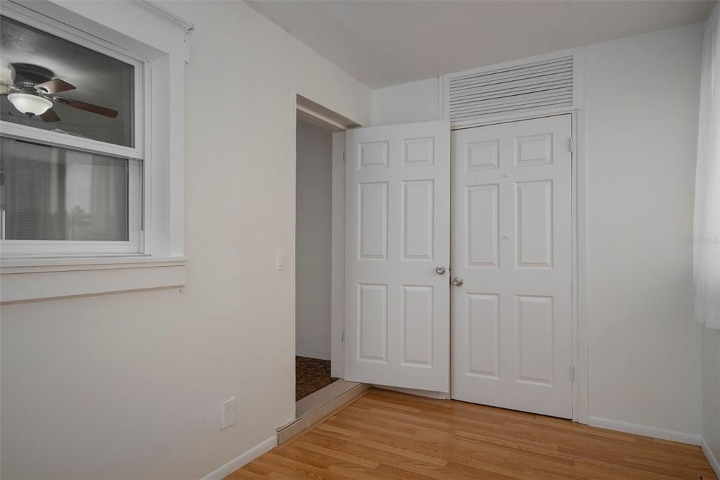 На продажу: $99,000 (1 спален, 1 ванн, 605 Квадратных фут)