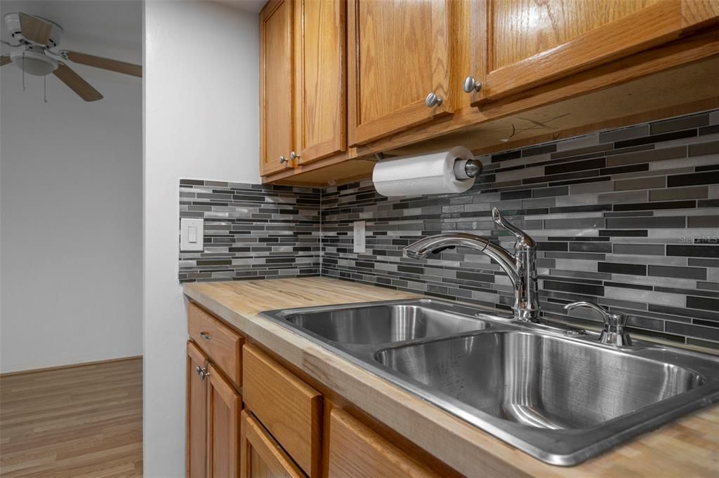 На продажу: $99,000 (1 спален, 1 ванн, 605 Квадратных фут)