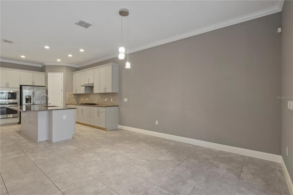 En Venta: $695,000 (3 camas, 2 baños, 2193 Pies cuadrados)