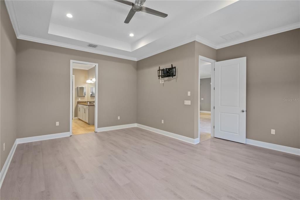 En Venta: $695,000 (3 camas, 2 baños, 2193 Pies cuadrados)