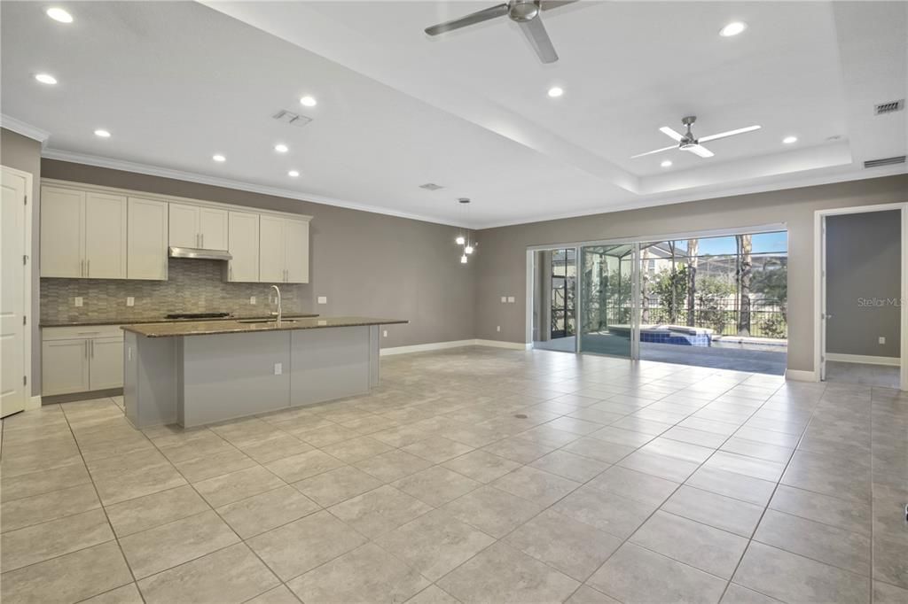 En Venta: $695,000 (3 camas, 2 baños, 2193 Pies cuadrados)