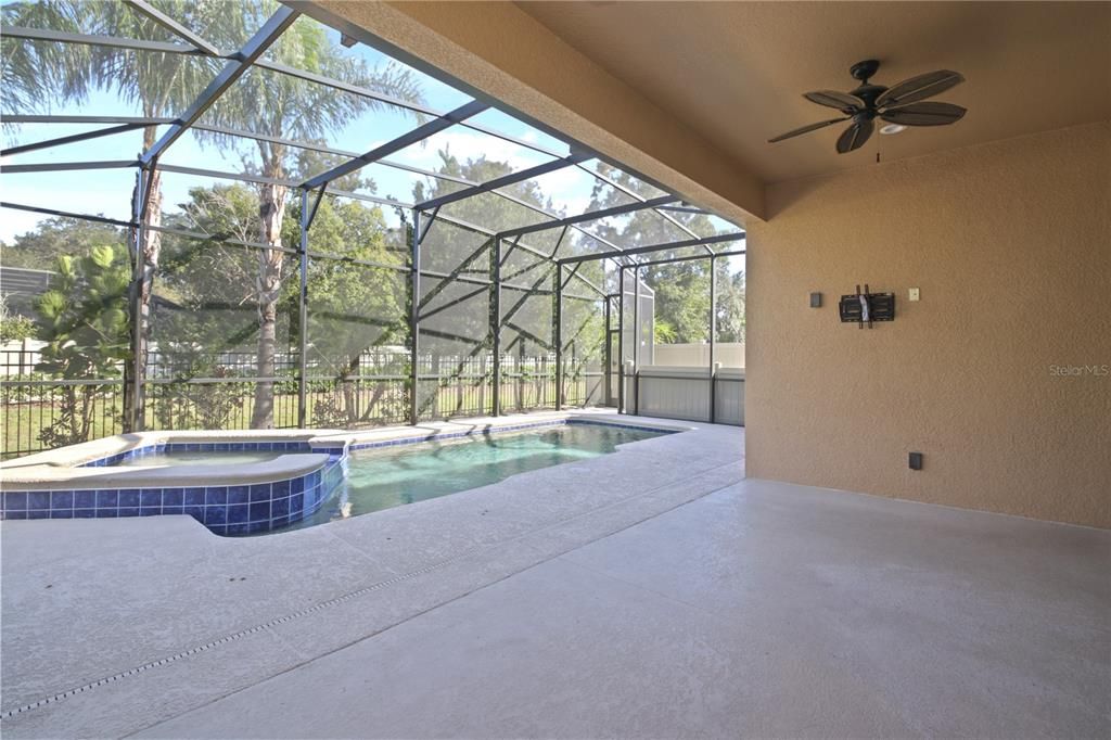 En Venta: $695,000 (3 camas, 2 baños, 2193 Pies cuadrados)