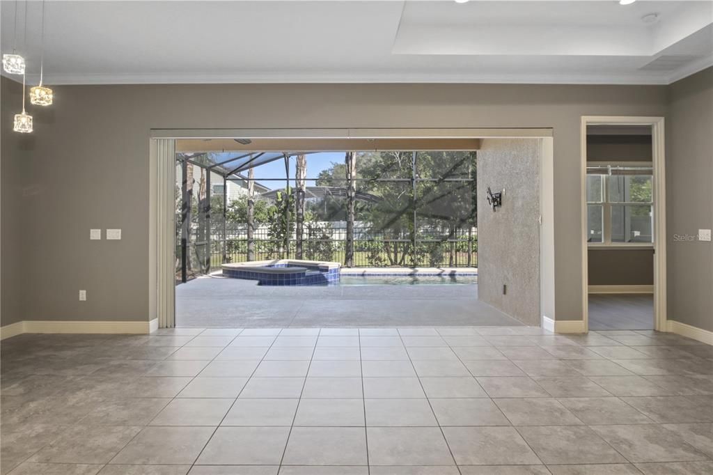 En Venta: $695,000 (3 camas, 2 baños, 2193 Pies cuadrados)