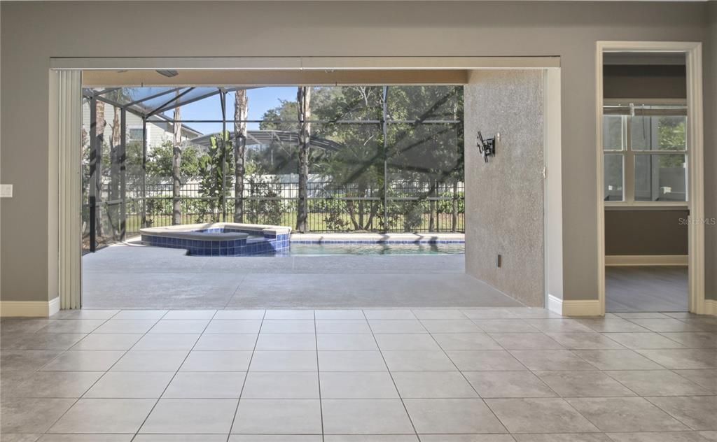 En Venta: $695,000 (3 camas, 2 baños, 2193 Pies cuadrados)