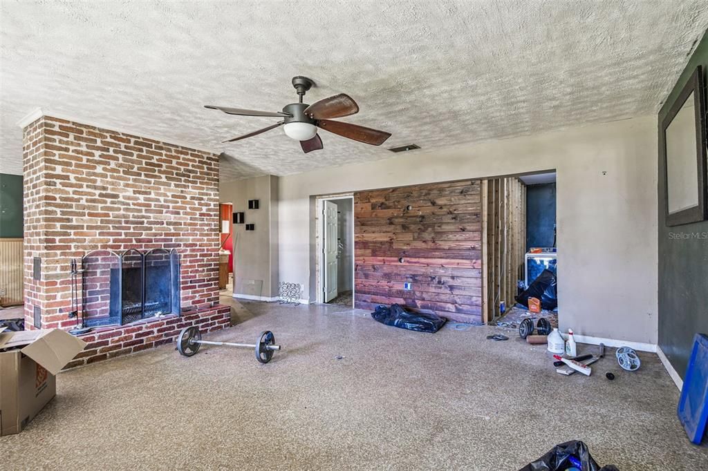 待售: $250,000 (3 贝兹, 1 浴室, 1920 平方英尺)