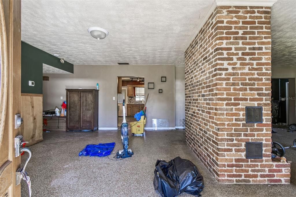 待售: $250,000 (3 贝兹, 1 浴室, 1920 平方英尺)