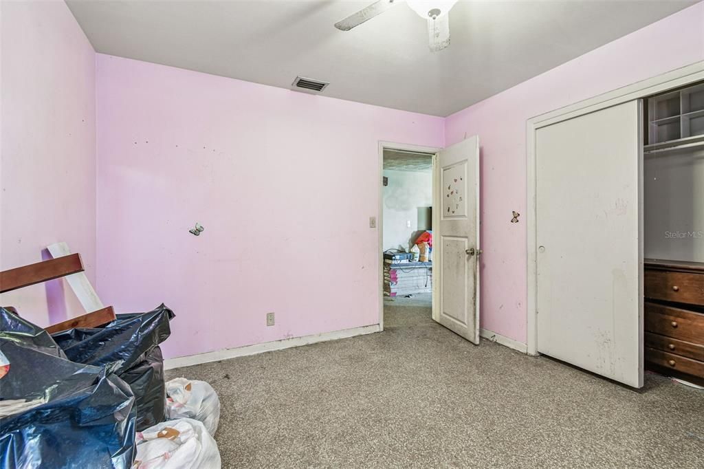 待售: $250,000 (3 贝兹, 1 浴室, 1920 平方英尺)