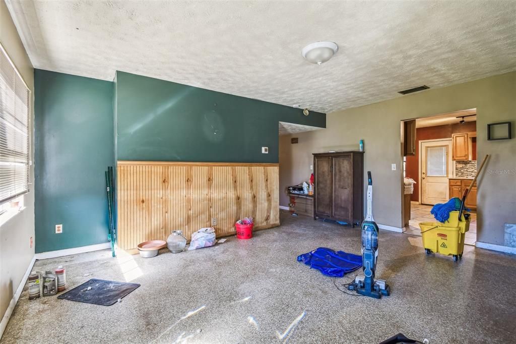 待售: $250,000 (3 贝兹, 1 浴室, 1920 平方英尺)