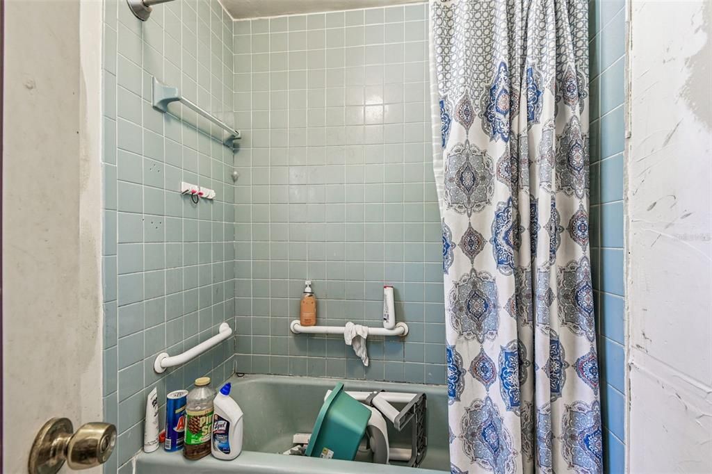 待售: $250,000 (3 贝兹, 1 浴室, 1920 平方英尺)