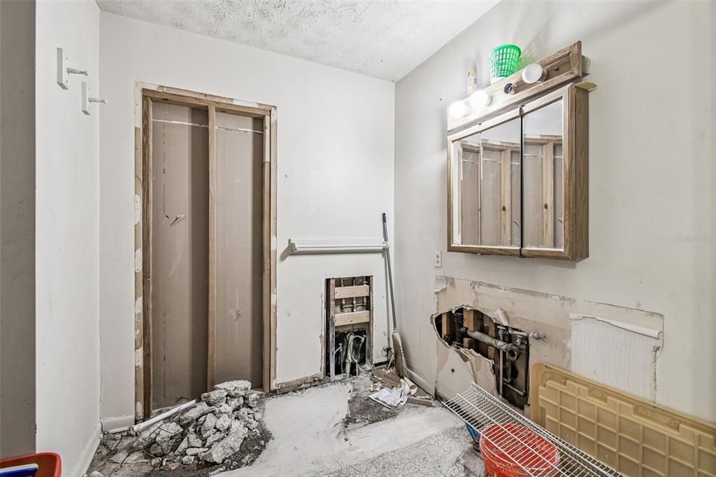 待售: $250,000 (3 贝兹, 1 浴室, 1920 平方英尺)